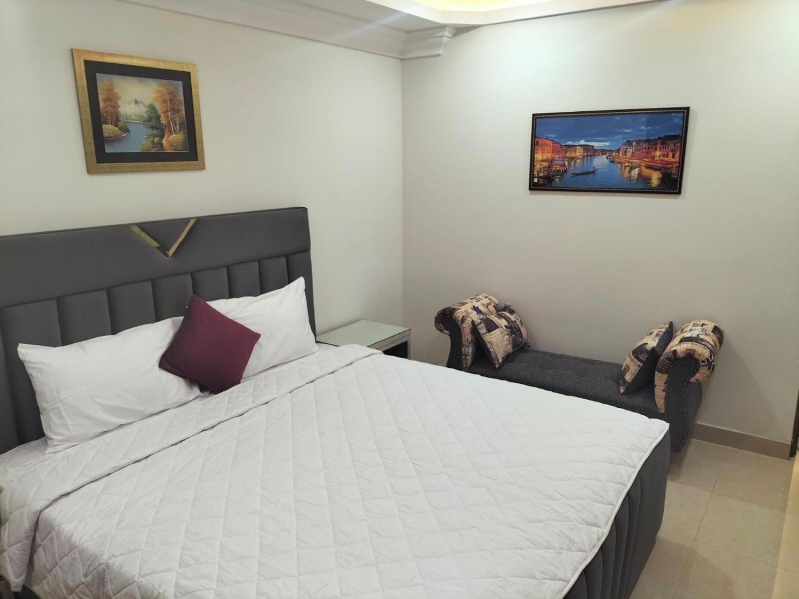 Royal Galaxy Hotel & Residence - Near Islamabad International Airport & Motorway 외부 사진