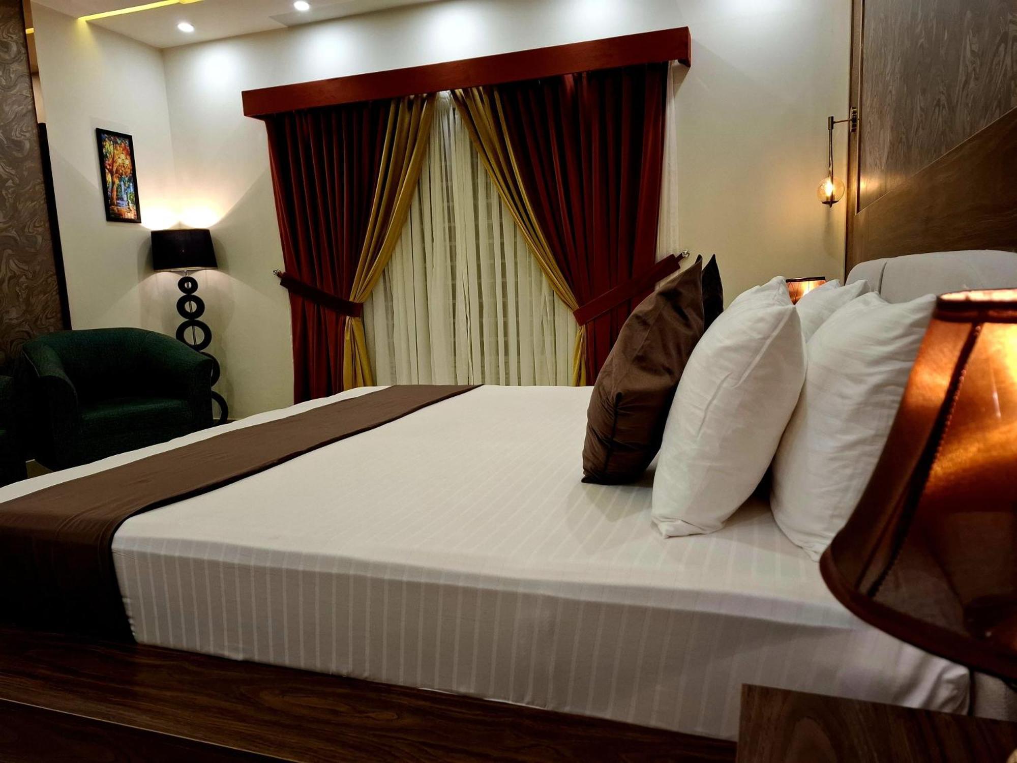 Royal Galaxy Hotel & Residence - Near Islamabad International Airport & Motorway 외부 사진