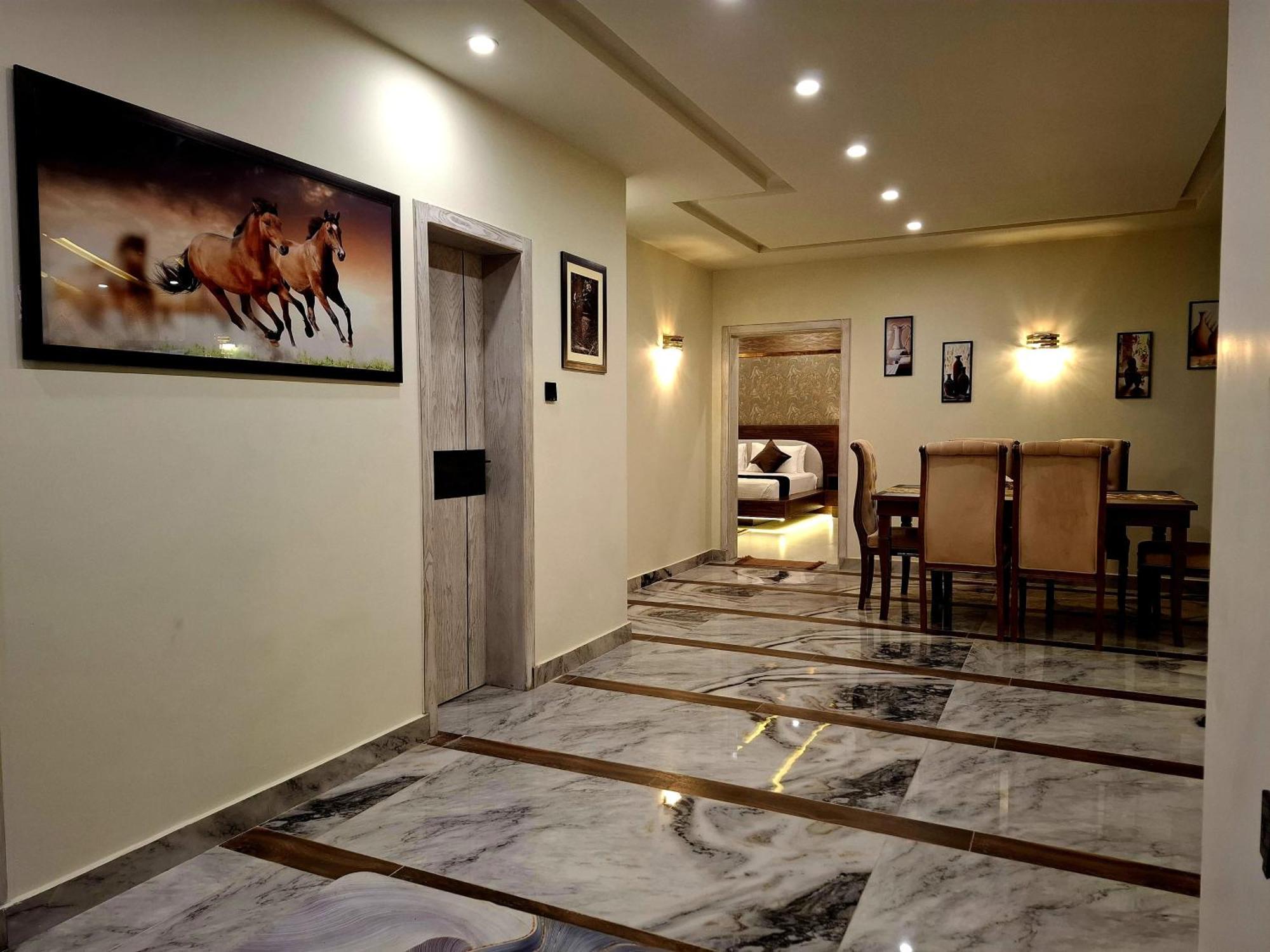 Royal Galaxy Hotel & Residence - Near Islamabad International Airport & Motorway 외부 사진
