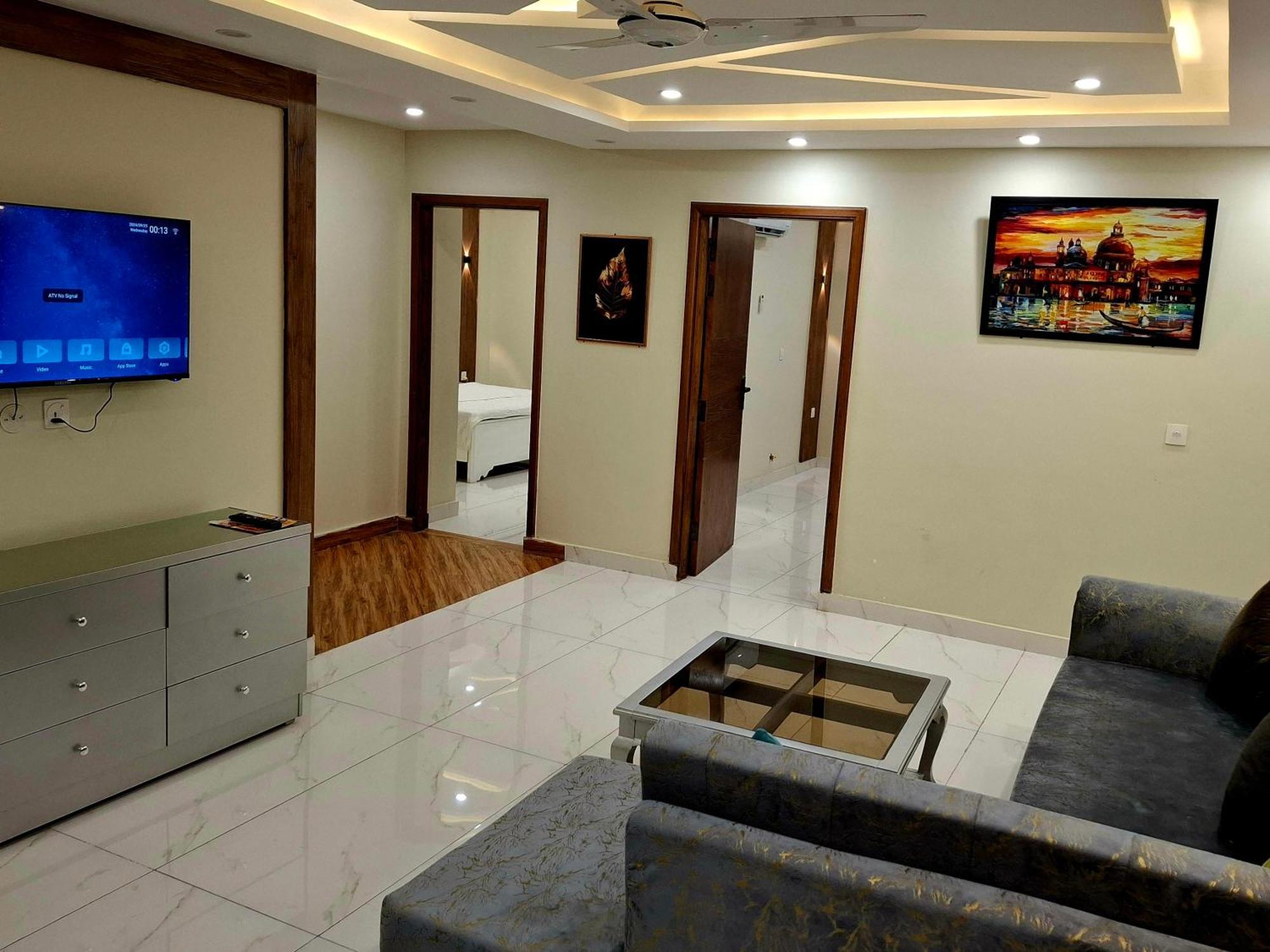 Royal Galaxy Hotel & Residence - Near Islamabad International Airport & Motorway 외부 사진